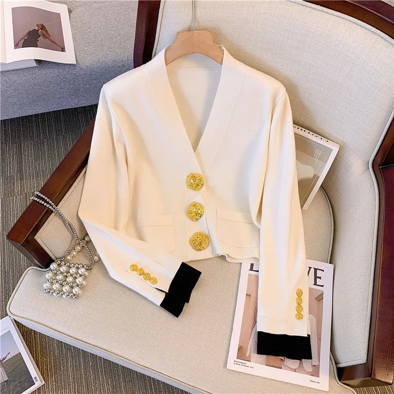 Chic Vintage V-Neck Cardigan for Women with Gold Buttons – Elegant Long Sleeve Knitwear for Autumn 2024